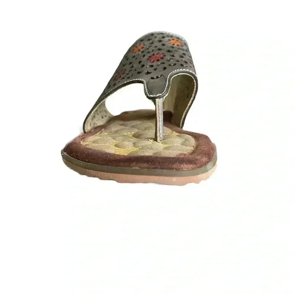 Elite by Corky’s Dominican Perforated Leather Gray Women’s Flat Sandal size 9 - Picture 9 of 15